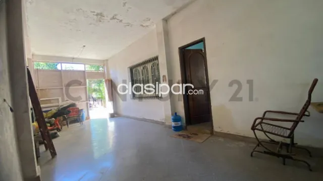 En venta amplia casa a refaccionar con importante fachada — foto 3