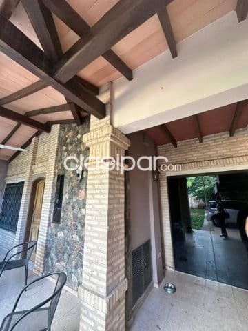 Terreno con casa sobre avenida santisima Trinidad / mburucuyá – Asunción