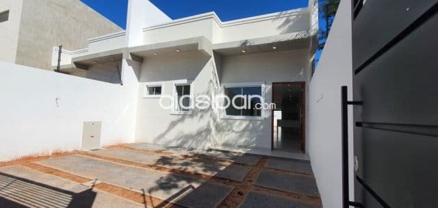 Dúplex tipo chalet a estrenar en Lambaré zona yacht!!