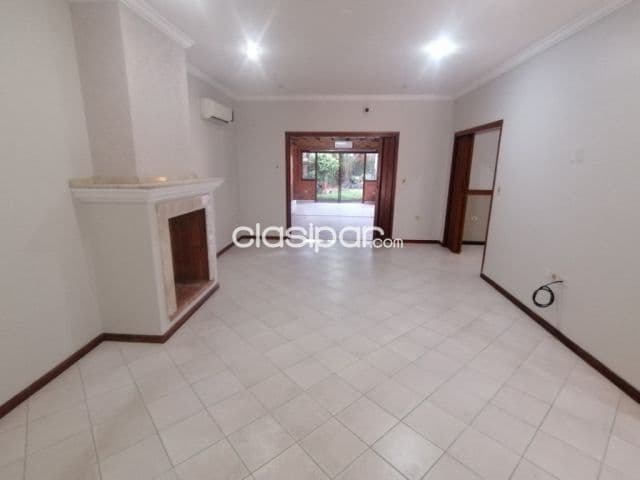 Casa en Alquiler, para Vivienda u Oficina, Barrio Herrera