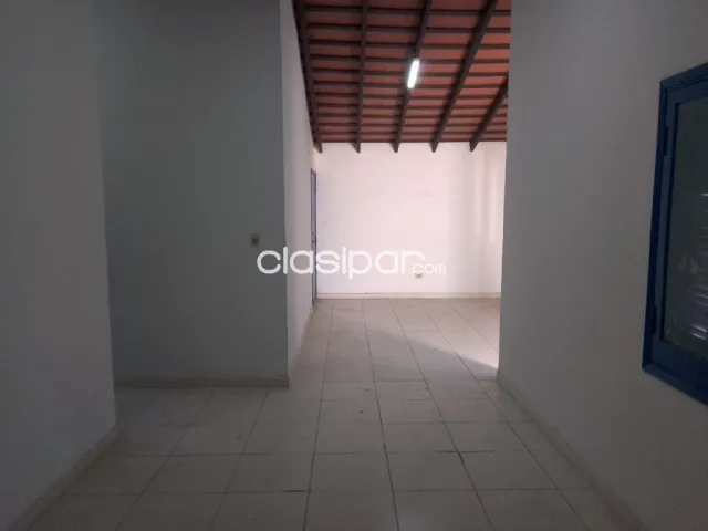 C276. VENDO!! Casa en Barrio Remanso de Mariano Roque Alonso con amplio patio — foto 3