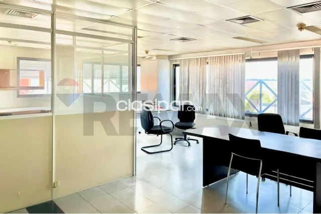 Edificio corparativo 3 niveles,ascensor-asuncion s/calle ygatymi-la encarnacion — foto 4