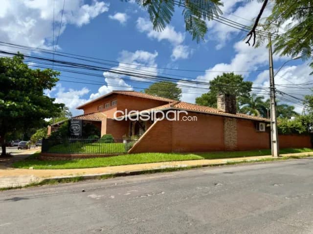 Amplia casa en esquina, ideal para vivienda u oficinas en barrio san cristobal — foto 3
