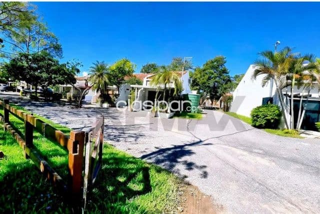 En Venta - Casa - San Bernardino, Cordillera, Paraguay — foto 1