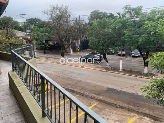 amplio departamento frente a Indutex sobre Cacique Lambaré