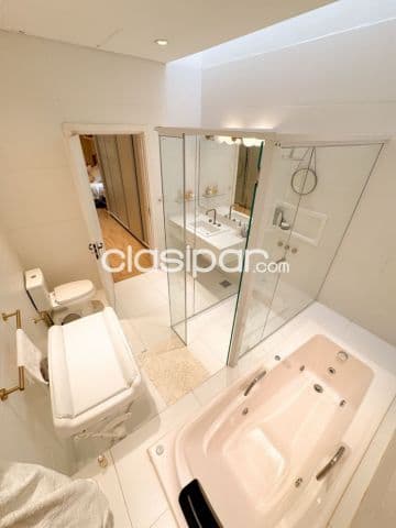 En venta - casa de estilo mediterráneo en barrio Las Mercedes