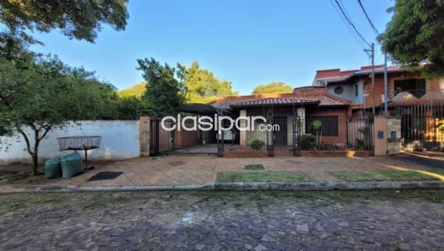En venta casa en Barrio Mbocayaty - Asunción — foto 2