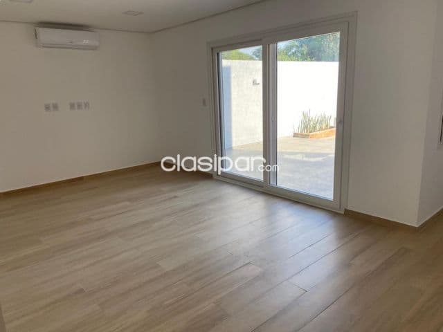 Viendo hermosa casa de tres suites en Surubíi AV0725