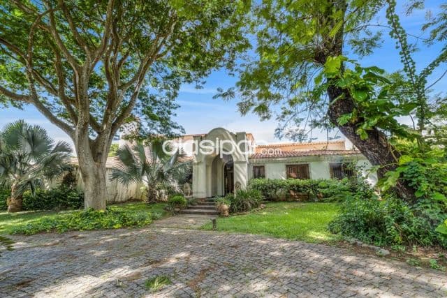 Imponente mansión en venta en surubi´i!!