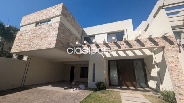 Miraflores, mburucuya: Elegante residencia minimalista, 4 suites, escritorio, amplio — foto 1