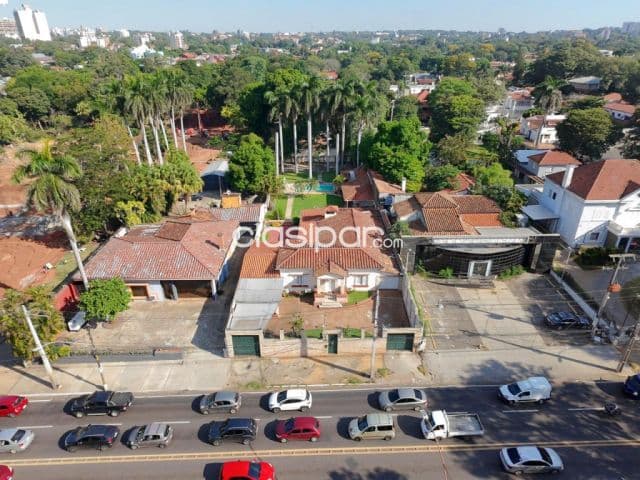 Casa en Recoleta - terreno 1400 m2 - sobre mcal. Lopez frente al centenario — foto principal