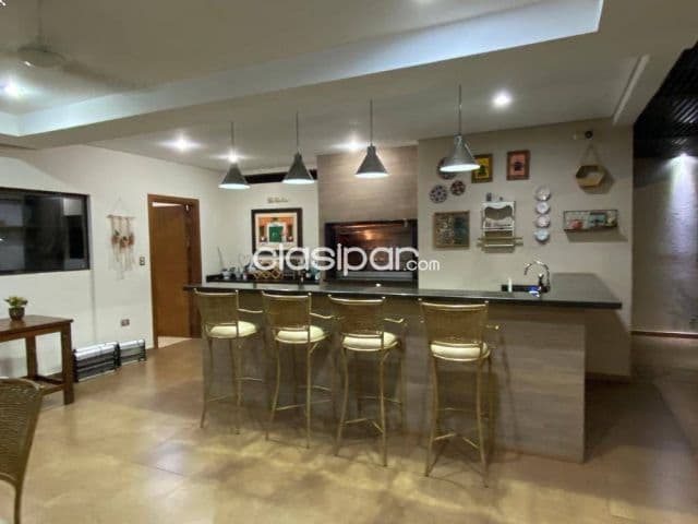 Amplia y hermosa casa residencial en Ciudad del Este