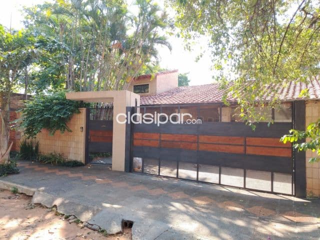 Casa en Fernando de la Mora zona norte!!