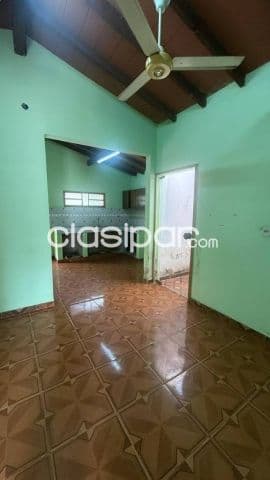 Casa en Barrio Nazareth en Amplio terreno, casa a refaccionar