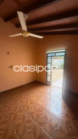 Casa en Barrio Nazareth en Amplio terreno, casa a refaccionar, foto 3
