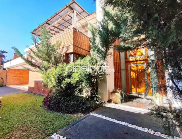 Exclusiva residencia ubicada en el distinguido Barrio Mariscal Estigarribia — foto 4