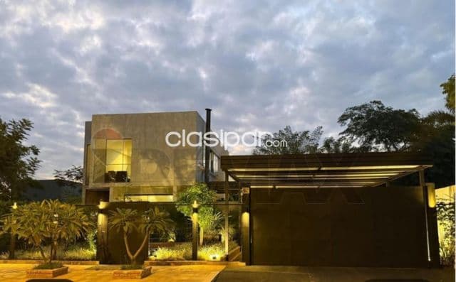 Casa moderna c/piscina solarium y amplio terreno en San Bernardino country club