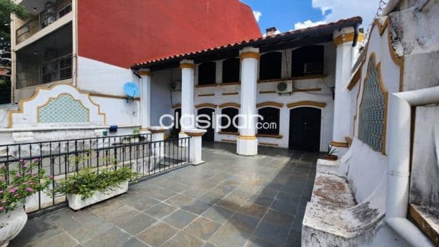 Casa de estilo colonial mediterráneo en barrio ciudad nueva