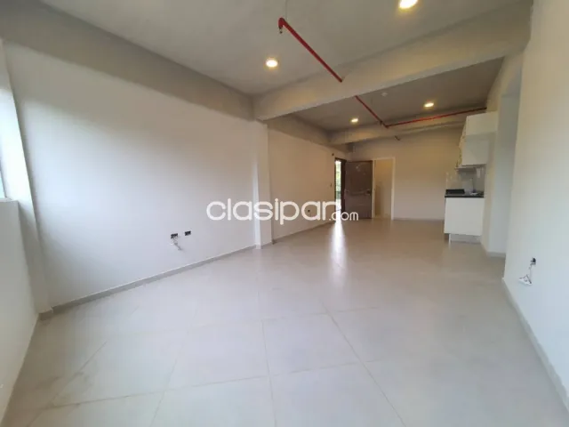Amplio departamento 2 dormitorios en Luque centro — foto 5