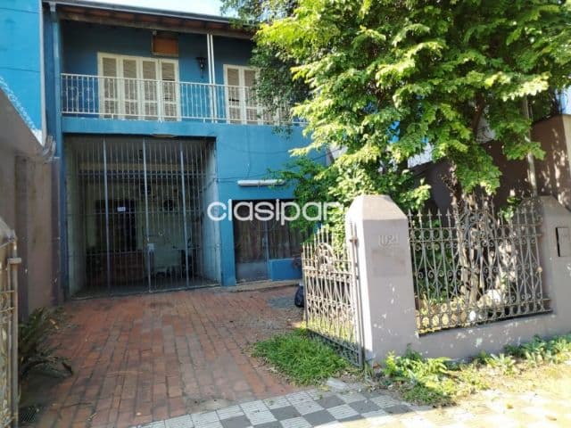 Casa ideal para depósito sobre av. Felix bogado