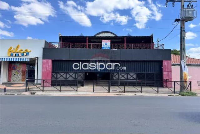 Amplio salón comercial de dos pisos — foto 3