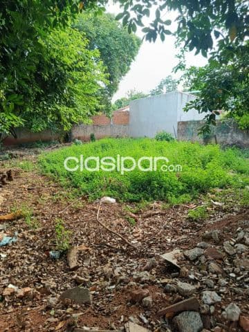 Terreno de 15x24.5 m2 en San Lorenzo barrio Sagrada Familia zona Laguna Grande