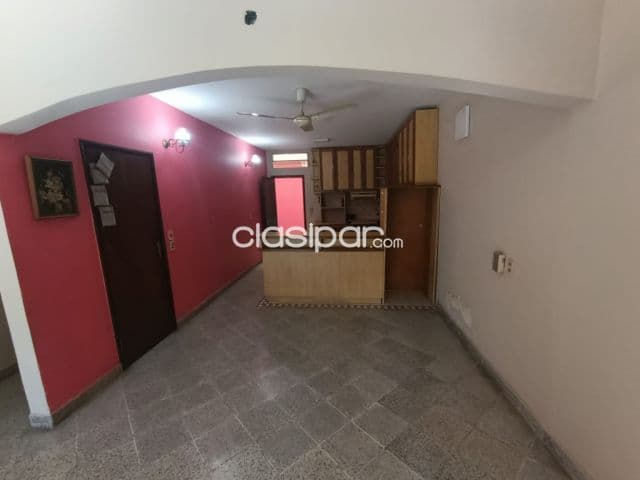 EN ALQUILER! Amplia residencia de dos plantas — foto 1
