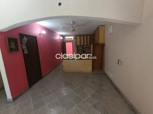 EN ALQUILER! Amplia residencia de dos plantas — foto 2