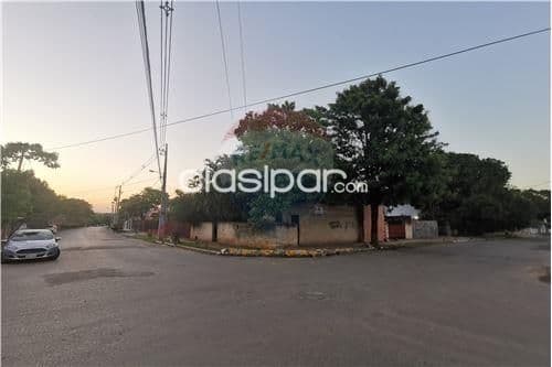 Terreno en esquina, loma pyta