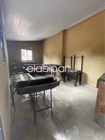 Tinglado ideal para taller o industria en Fernando de la Mora zona Sur — foto 3