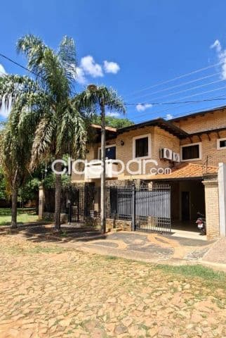 Hermosa casa de 3 dormitorios en barrio campo alto de Luque, zona colegio de policía