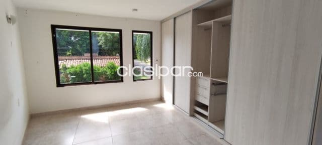Duplex en barrio mburucuya