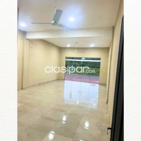 SALÓN COMERCIAL 📍 Coronel Oviedo – Zona Gral. Díaz Sobre asfalto, foto 3