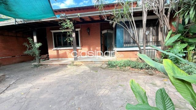 O vendo casa de 4 dormitorios para vivienda u oficina sobre sacramento
