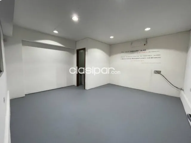Tinglado en lambare, zona súper el pueblo, foto 2