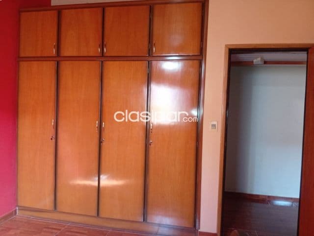 Casa- 3 dormitorios, capiata- casco urbano
