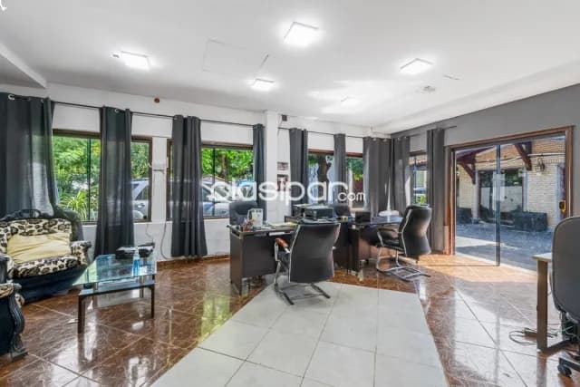 Casa con tinglado fernando zona norte-cerca av mariscal lopez y de av madame lynch — foto 2
