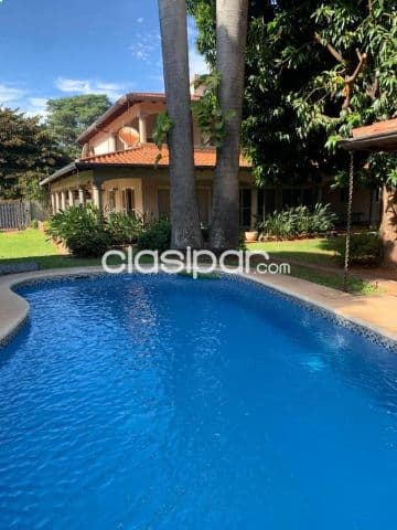 En venta amplia residencia 1500 m² en Asunción-b° mcal. Estigarribia