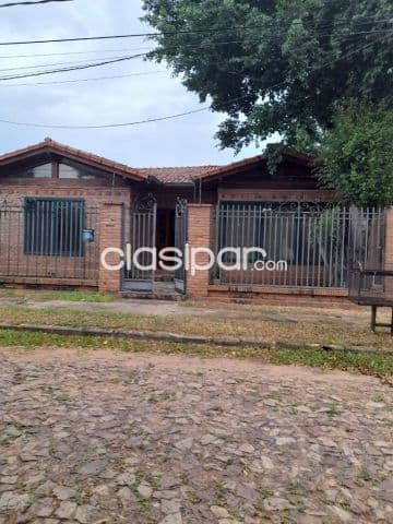 Hermosa casa de 2 dormitorios con amplio terreno en loma merlo