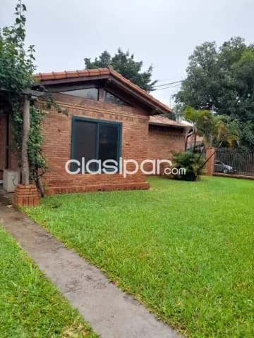 Hermosa casa de 2 dormitorios con amplio terreno en loma merlo — foto 3