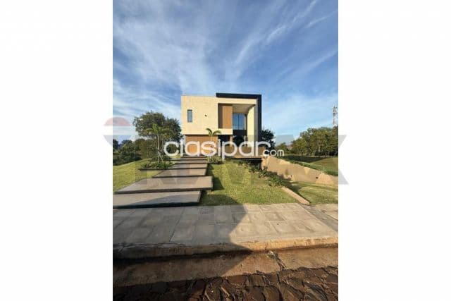 Amplia casa en agua vista san juan del parana