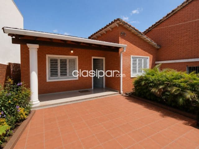 Casa en barrio mburicao asuncion