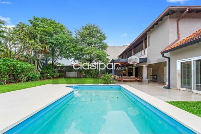 Amplia casa 2 platas en Las Lomas Carmelitas c/4 hab.y piscina-terreno 876 m2