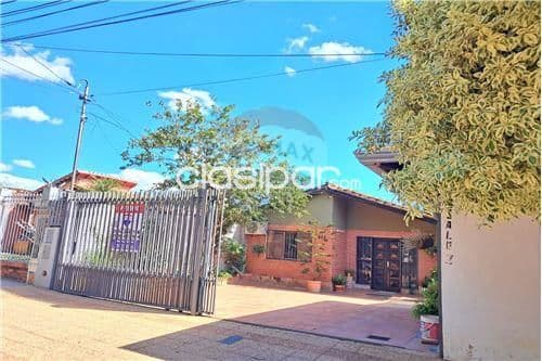 Casa en lambare