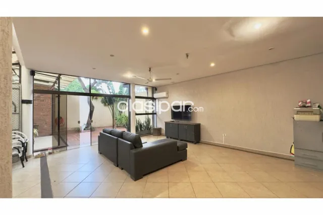Amplio duplex en zona altamente residencial en barrio Herrera — foto 4