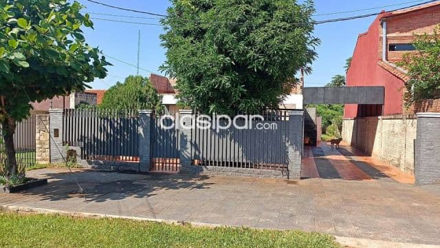 Casa de 3 dormitorios en Fernando zona Sur a metros de Avelino y a cuadras de 3 Boca