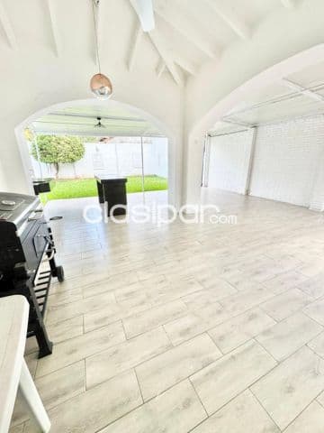 En Alquiler Casa en Planta Baja - Los Laureles A508