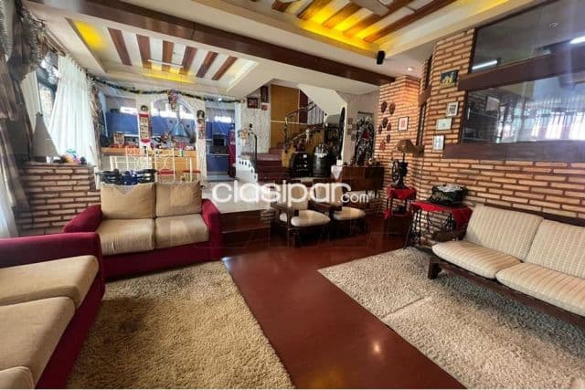 Casa en barrio san jorge - asuncion