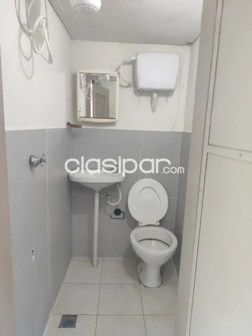 Un dormitorio con baño privado y a. De aire en el microcento de asuncion, foto 2