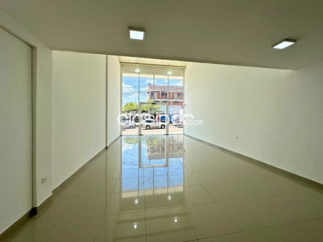 🏢 Salón Comercial zona Cuatro Mojones